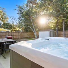 Cousins Cove 𓇼 Scenic Walkover+Hot Tub+Fire Pit