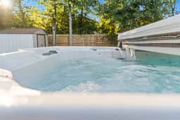 Cousins Cove 𓇼 Scenic Walkover+Hot Tub+Fire Pit