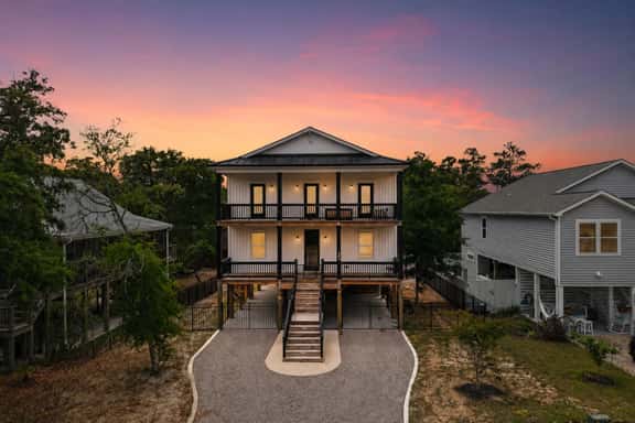 Starlight Cove𓇼Spacious+Stunning | 0.6mi to Beach - Image 1