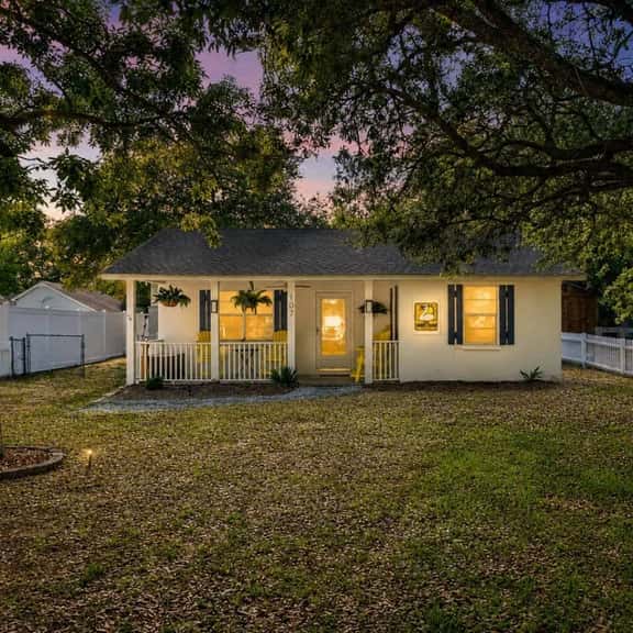 Sandy Swan𓇼Cozy Cottage Vibes+Golf Cart+Hot Tub - Image 1