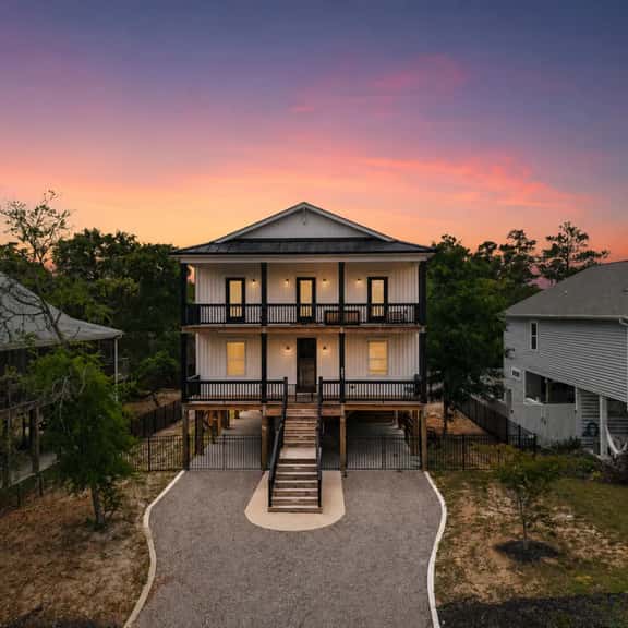 Starlight Cove𓇼Spacious+Stunning | 0.6mi to Beach - Image 1
