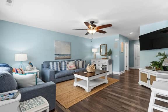 3 Buoys on Second𓇼Sleeps 10+Game Room+Spacious