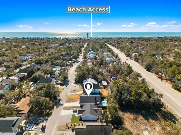 Gratitude 𓇼 Pool + Golf Cart + 0.7 mi to Beach