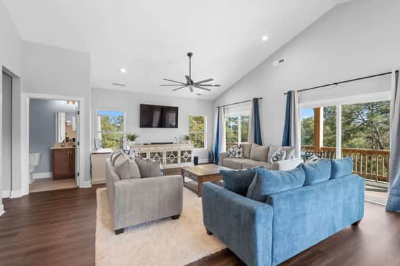 Starlight Cove𓇼Spacious+Stunning | 0.6mi to Beach