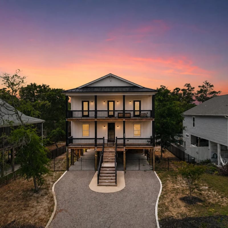 Starlight Cove𓇼Spacious+Stunning | 0.6mi to Beach